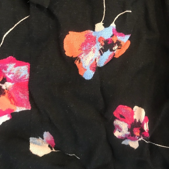 💐Floral Top 💐 - Picture 5 of 5